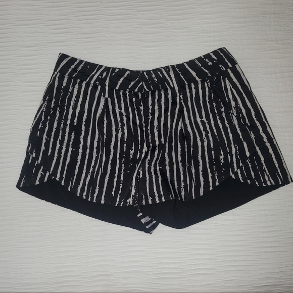Allen B short shorts size 4 black/gray - Picture 1 of 3